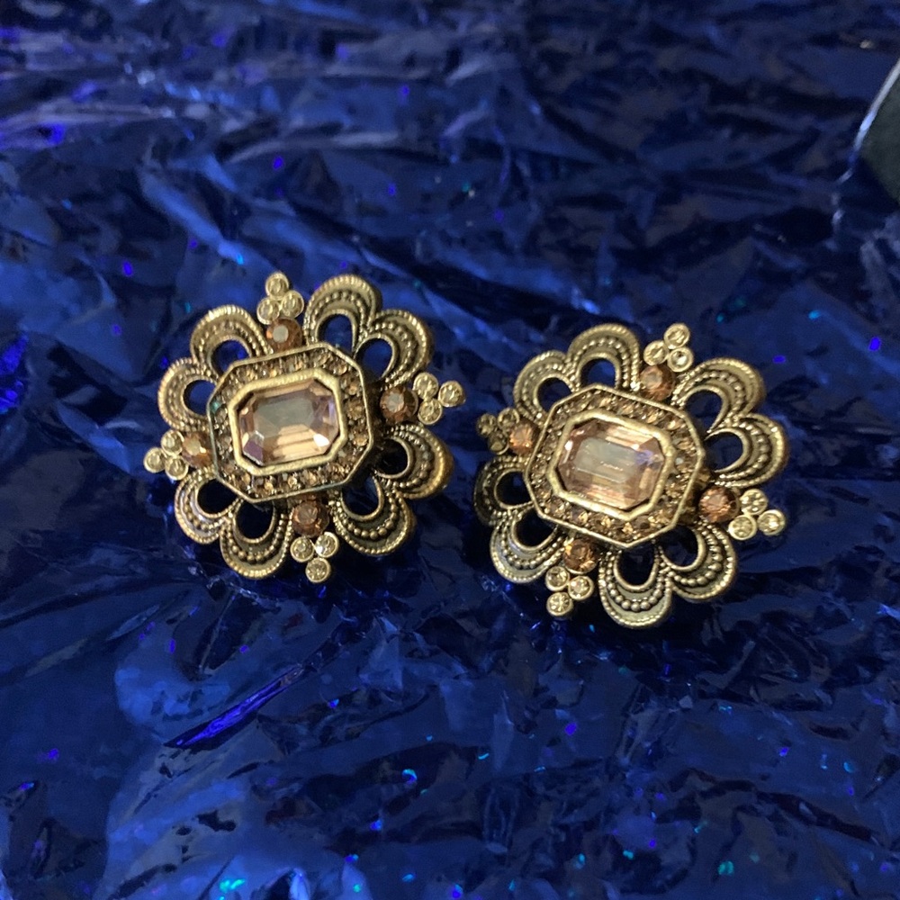 Label Vintage-Inspired Gold and Brown Floral Earrings